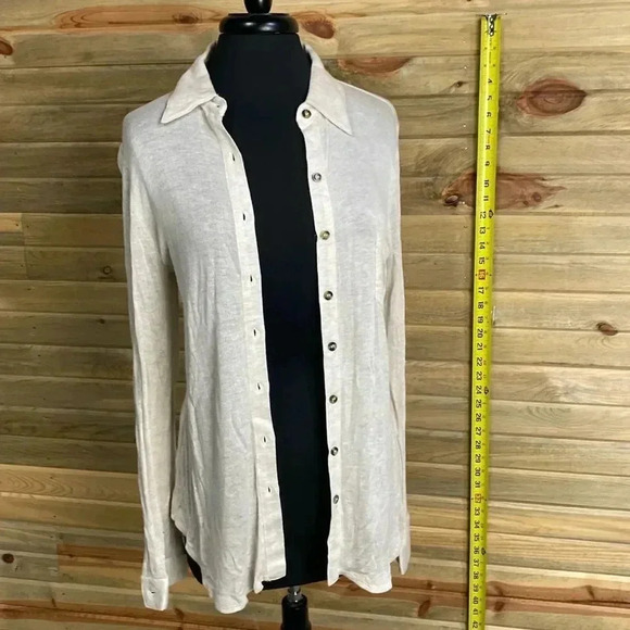 Daytrip Cream Button Up Sweater Blouse Size Medium 1621 - Picture 1 of 7